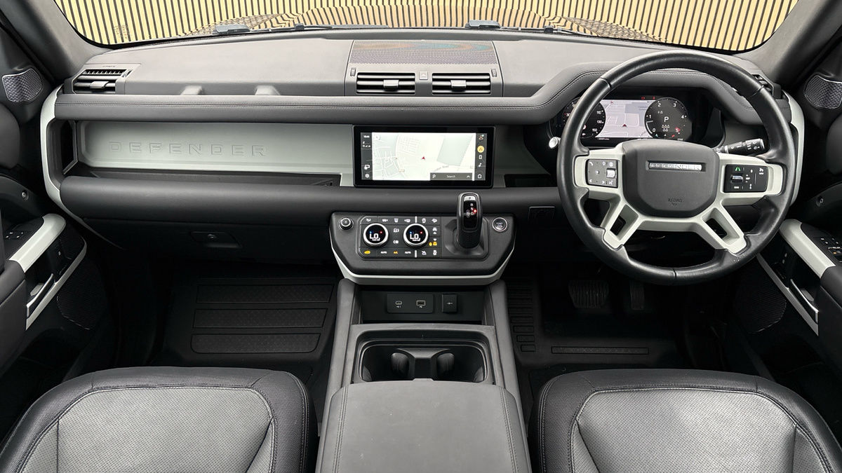 Land Rover Defender 110 Image 12
