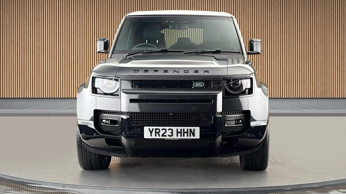 Land Rover Defender 110 Image 3