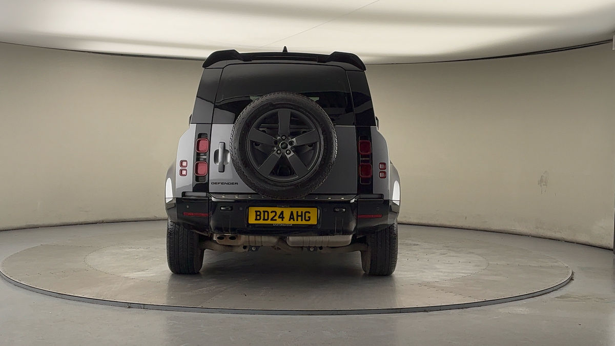 Land Rover Defender 110 Image 4