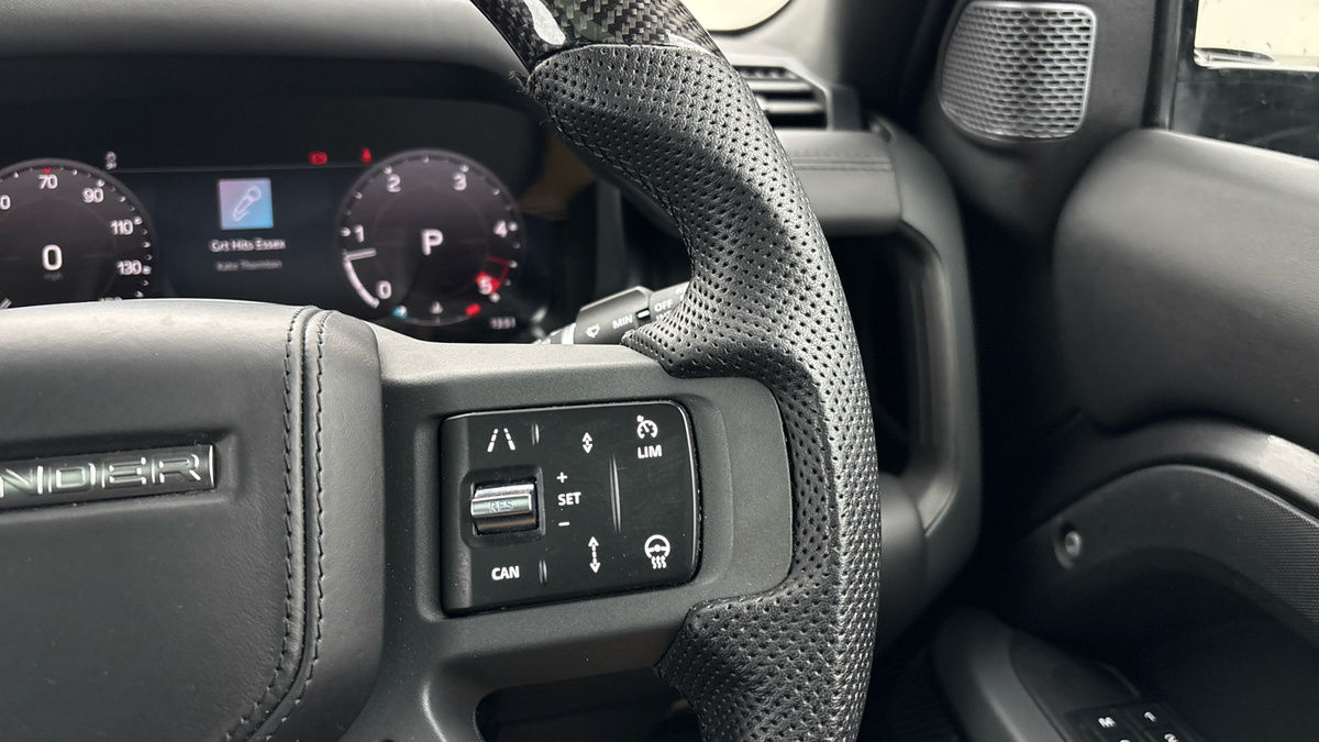 Land Rover Defender 110 Urban Image 34