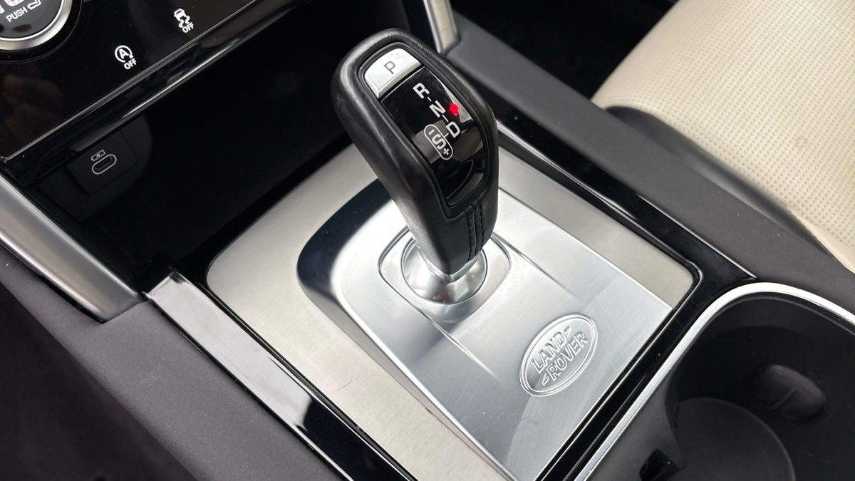 Land Rover Discovery Sport Image 28