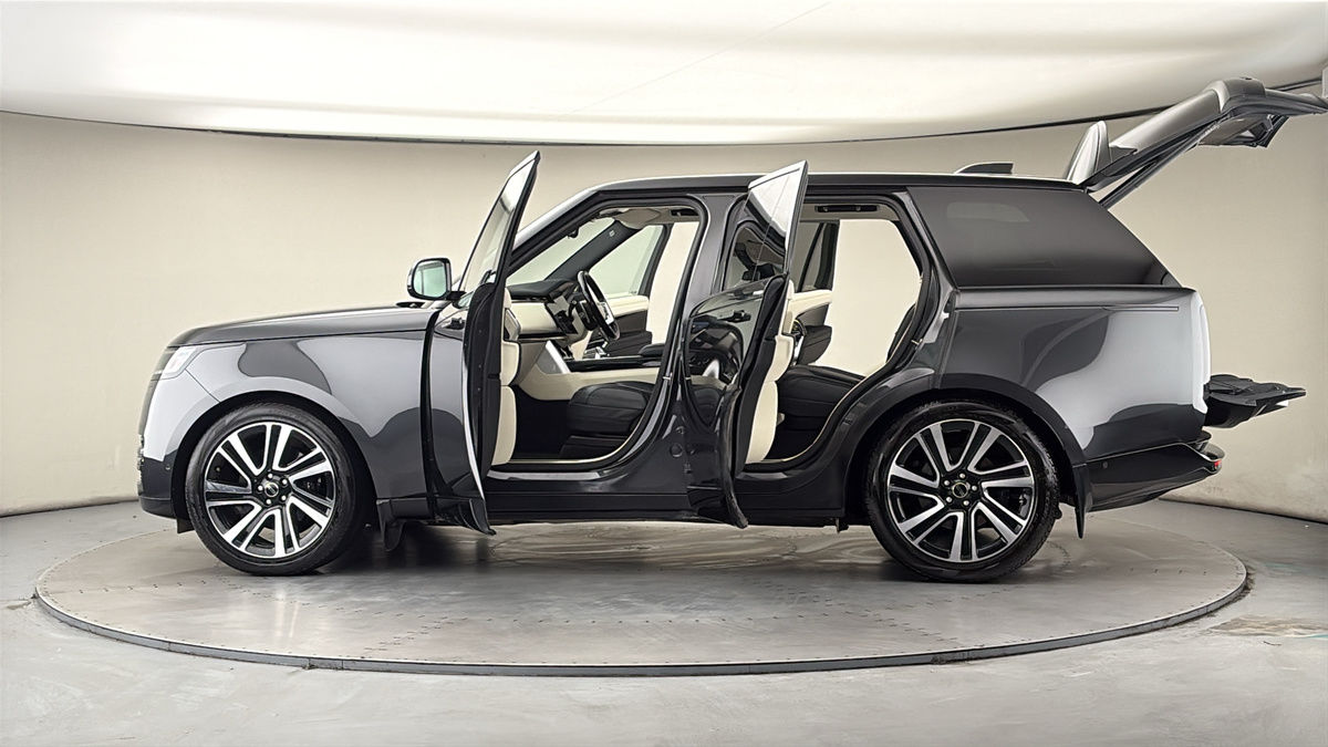 More views of Land Rover Range Rover