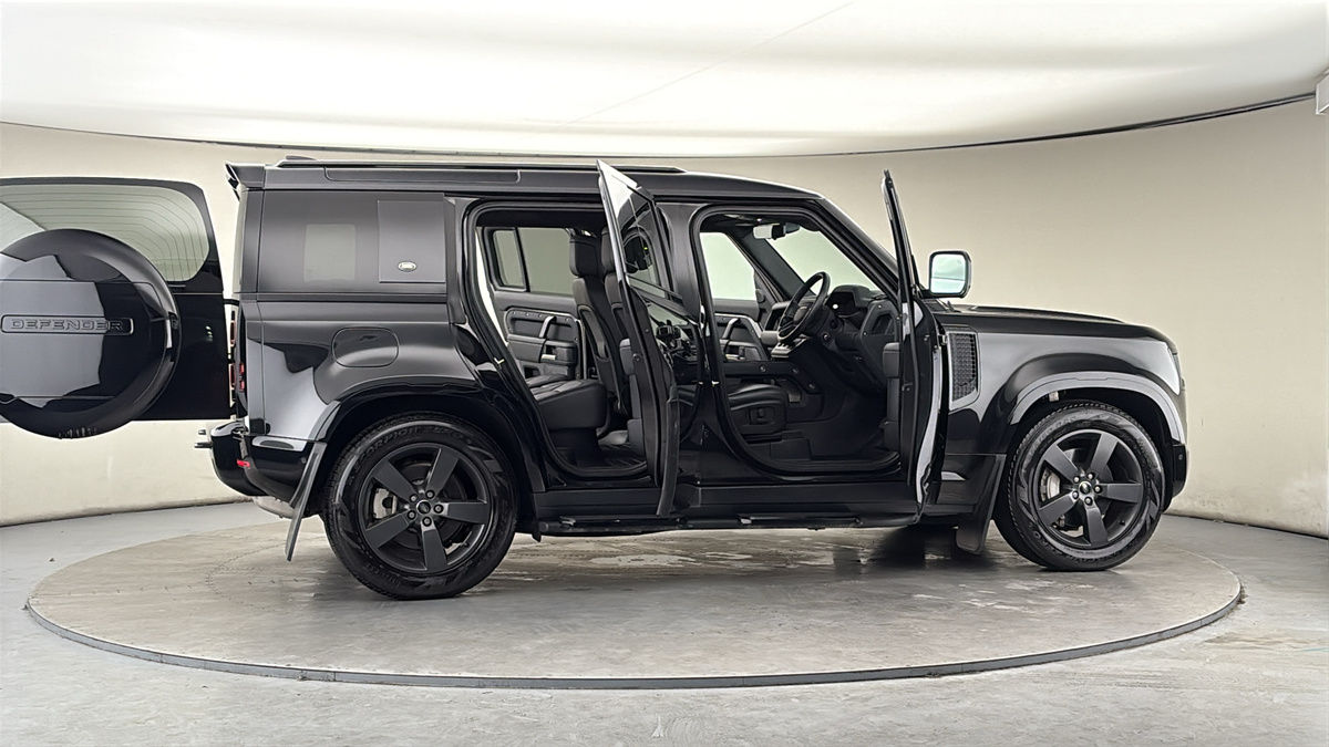 More views of Land Rover Defender 110