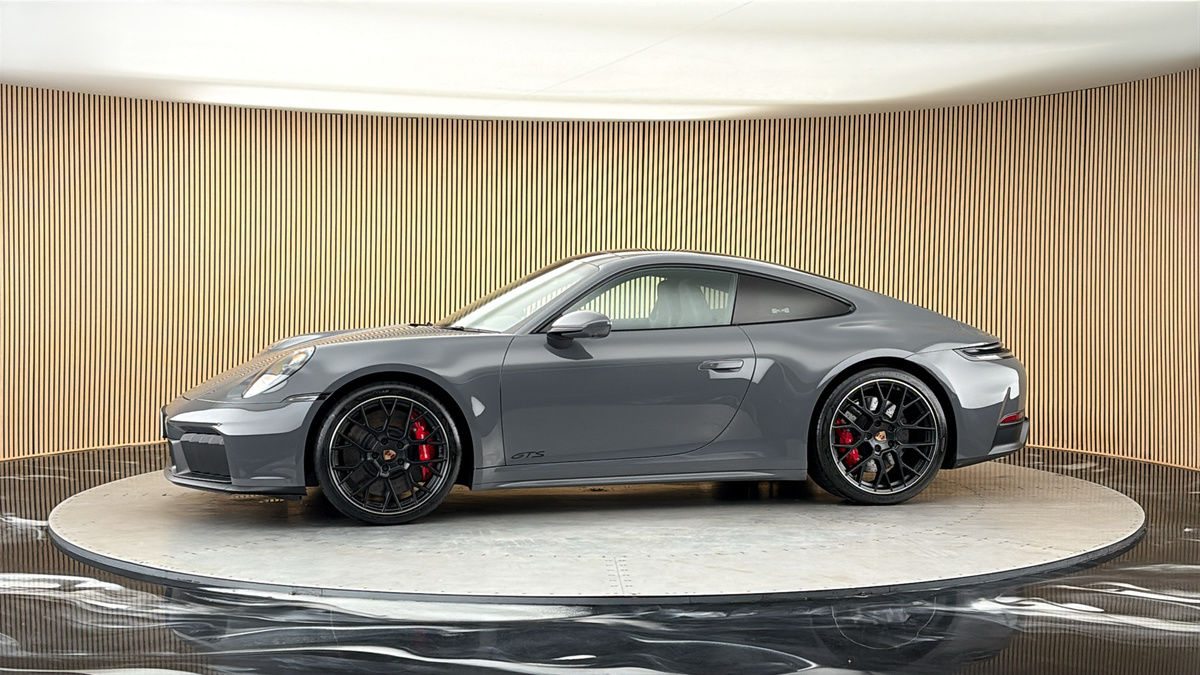 More views of Porsche 911