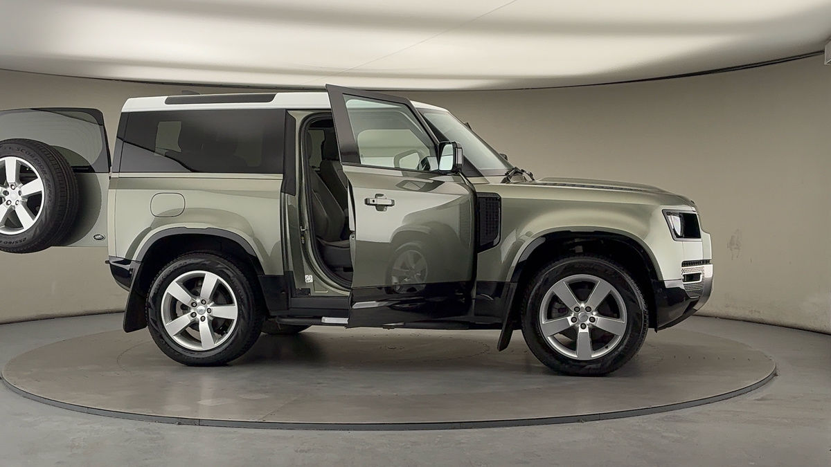 More views of Land Rover Defender 90