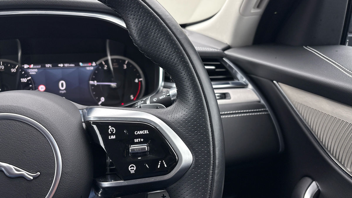 Jaguar F-PACE Image 14