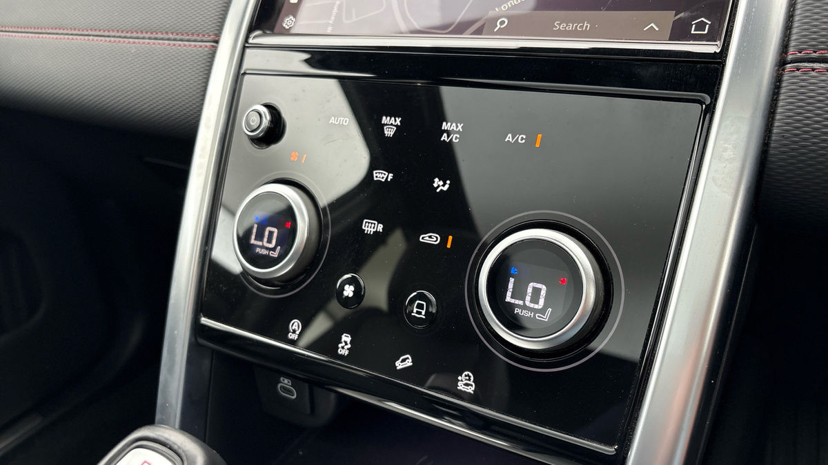 Land Rover Discovery Sport Image 28