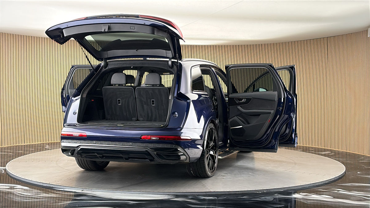 More views of Audi Q7