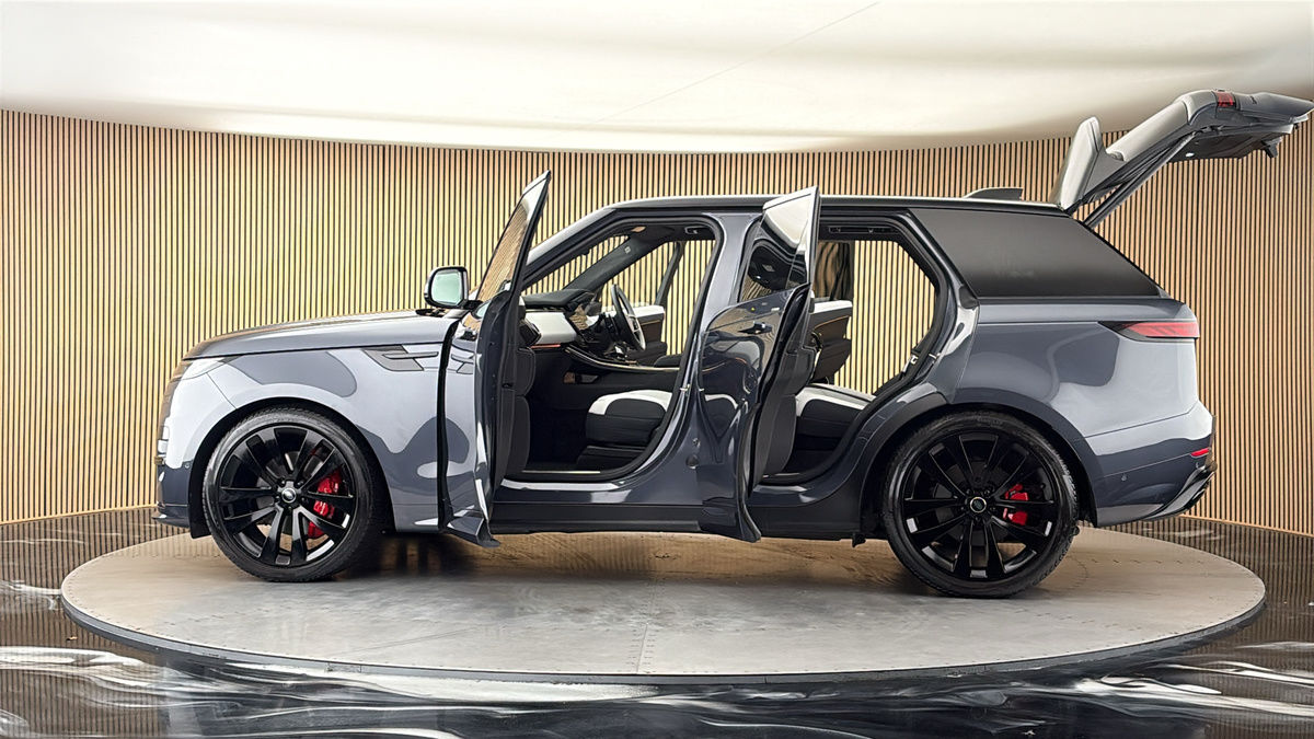 More views of Land Rover Range Rover Sport