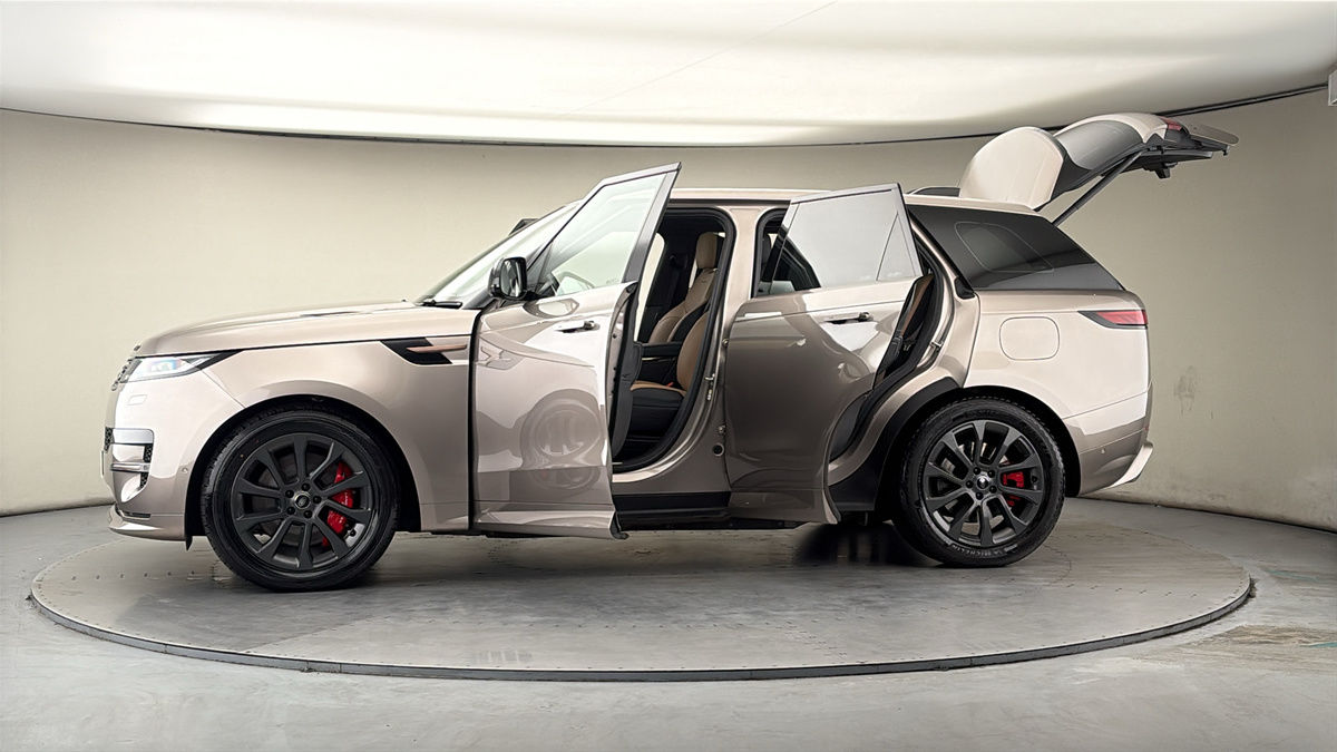 More views of Land Rover Range Rover Sport