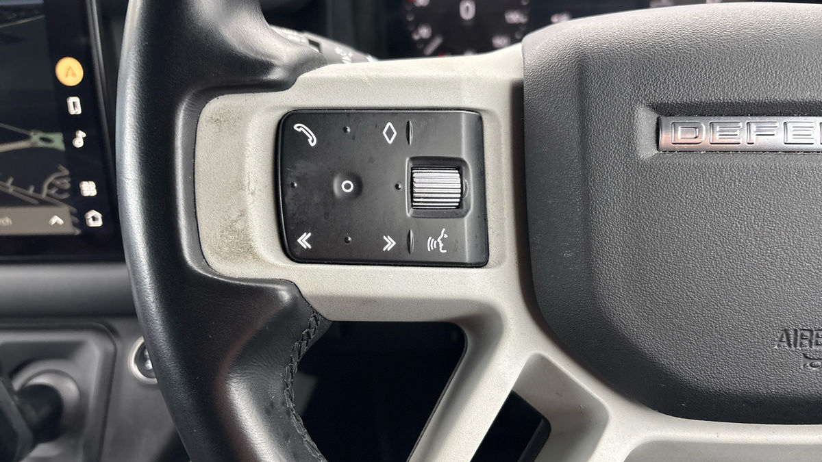 Land Rover Defender 90 Image 13