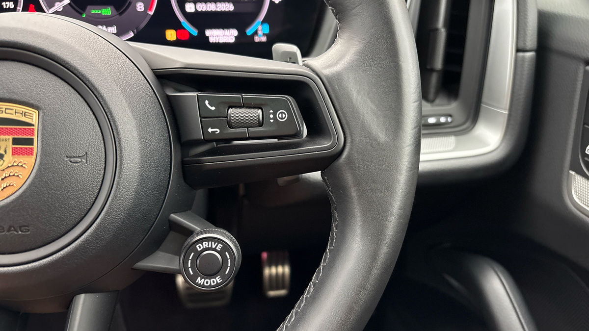 Porsche Cayenne Image 14