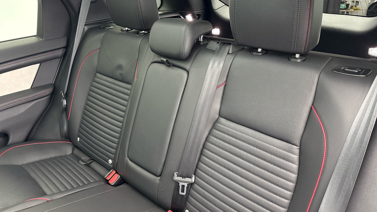 Land Rover Discovery Sport Image 8