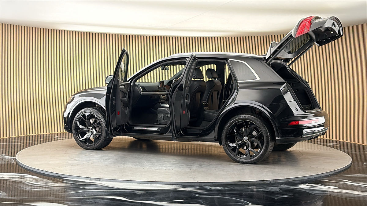 More views of Audi Q5