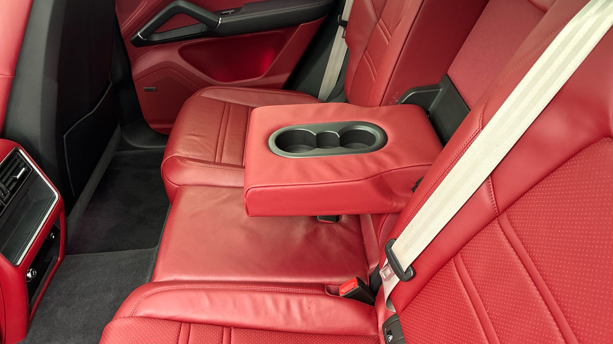 Porsche Cayenne Image 9