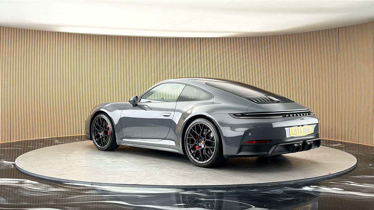 More views of Porsche 911