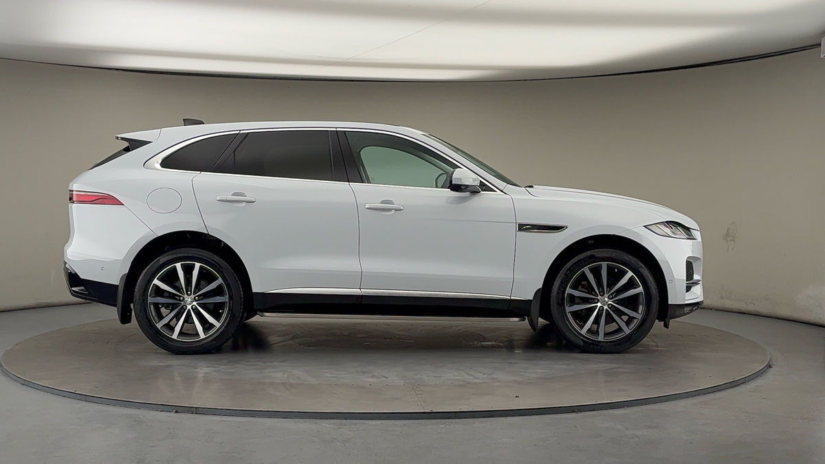 Jaguar F-PACE Image 16