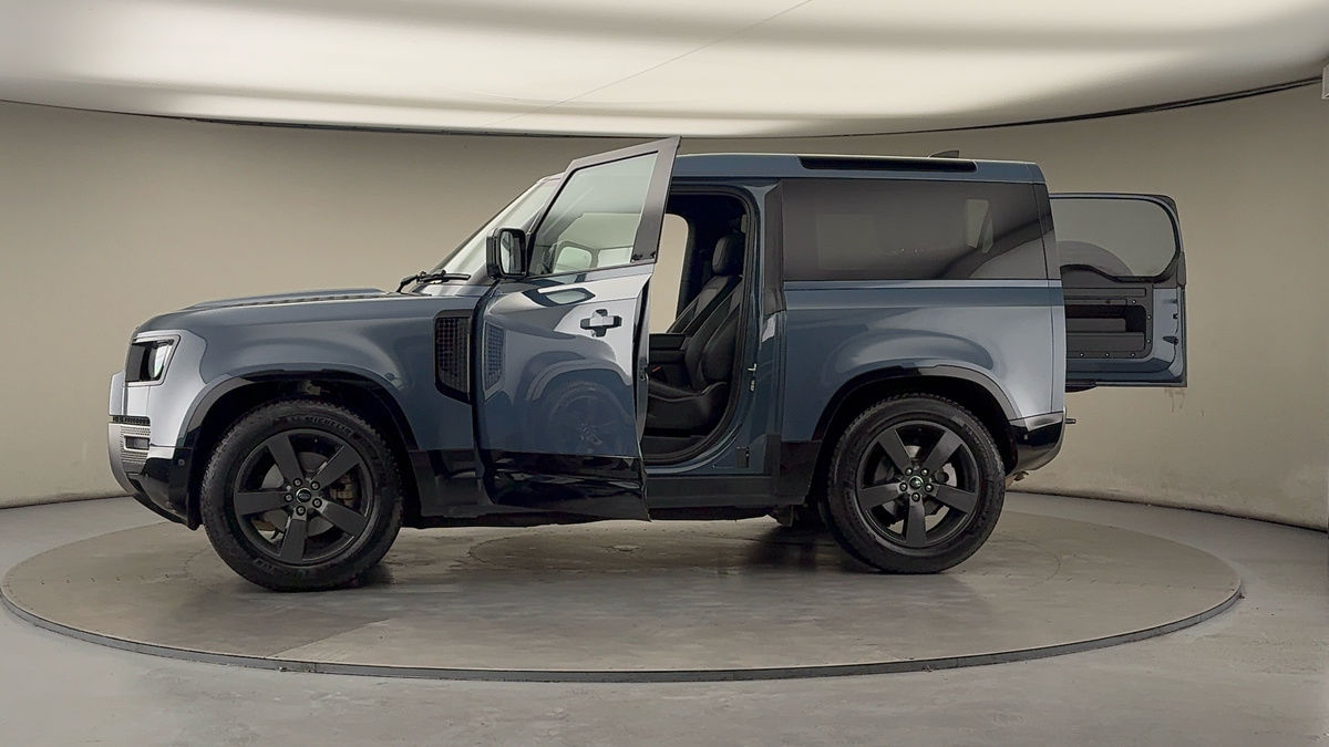 More views of Land Rover Defender 90