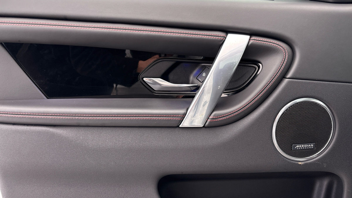 Land Rover Discovery Sport Image 19