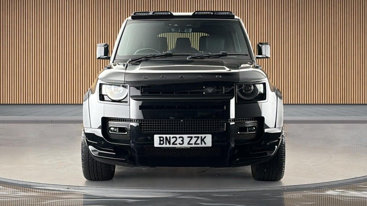 Land Rover Defender 130 Urban Image 3