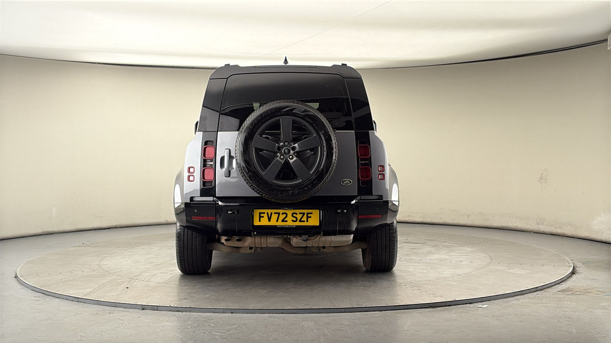Land Rover Defender 110 Image 4