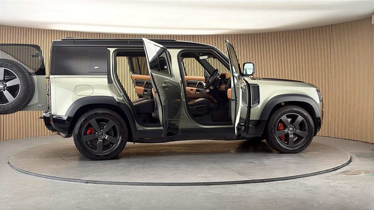 More views of Land Rover Defender 110