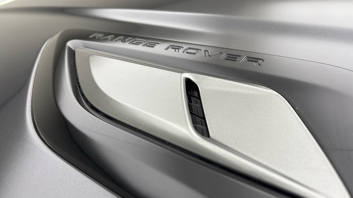 Land Rover Range Rover Sport Image 25