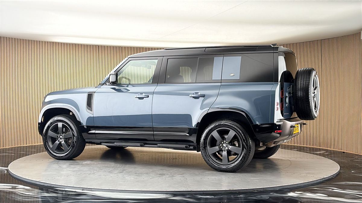 More views of Land Rover Defender 110