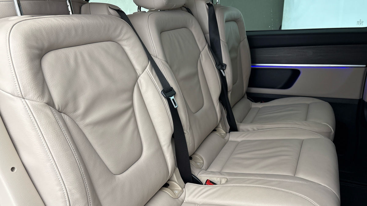 Mercedes-Benz V Class Image 9