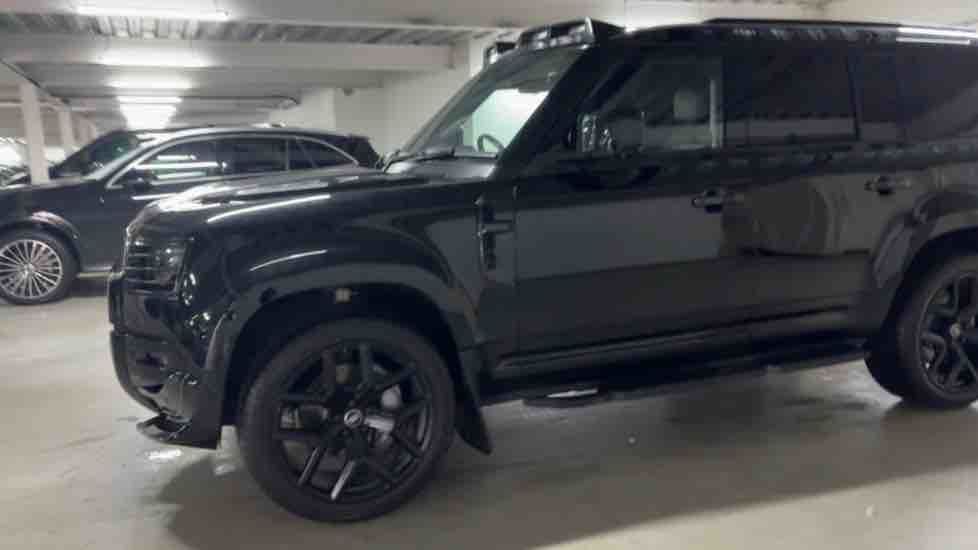 More views of Land Rover Defender 110