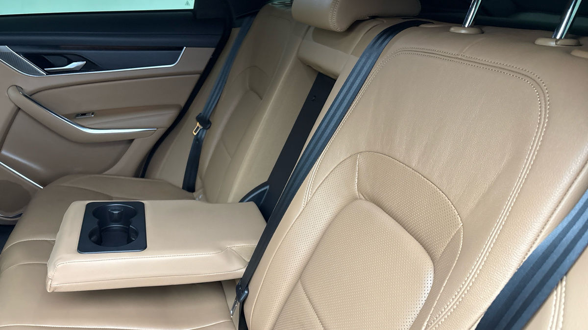 Jaguar F-PACE Image 9