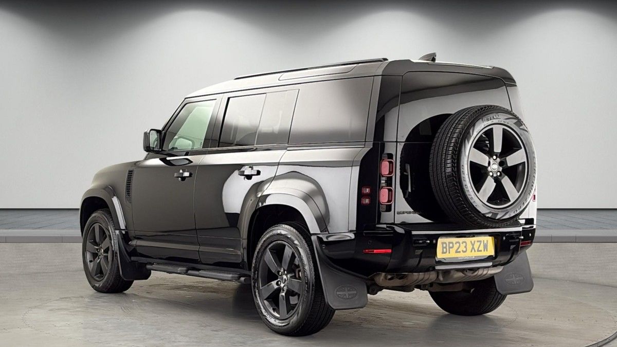 Land Rover Defender 110 Image 2