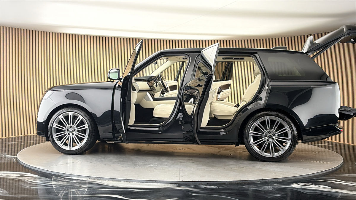 More views of Land Rover Range Rover