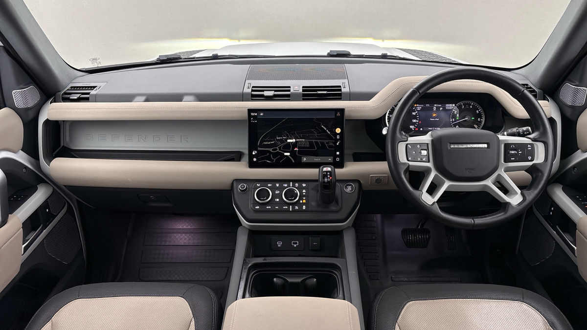 Land Rover Defender 130 Image 12