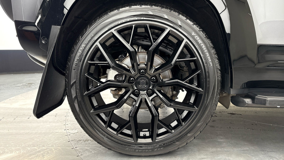 Land Rover Defender 110 Urban Image 10