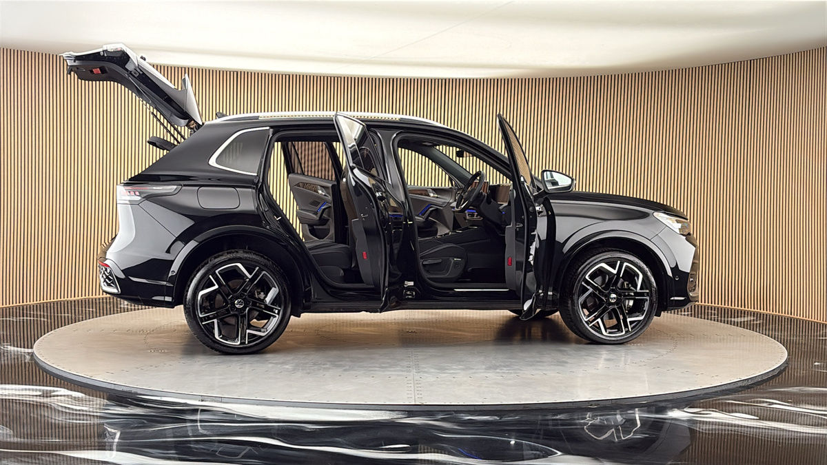 More views of Volkswagen Tiguan