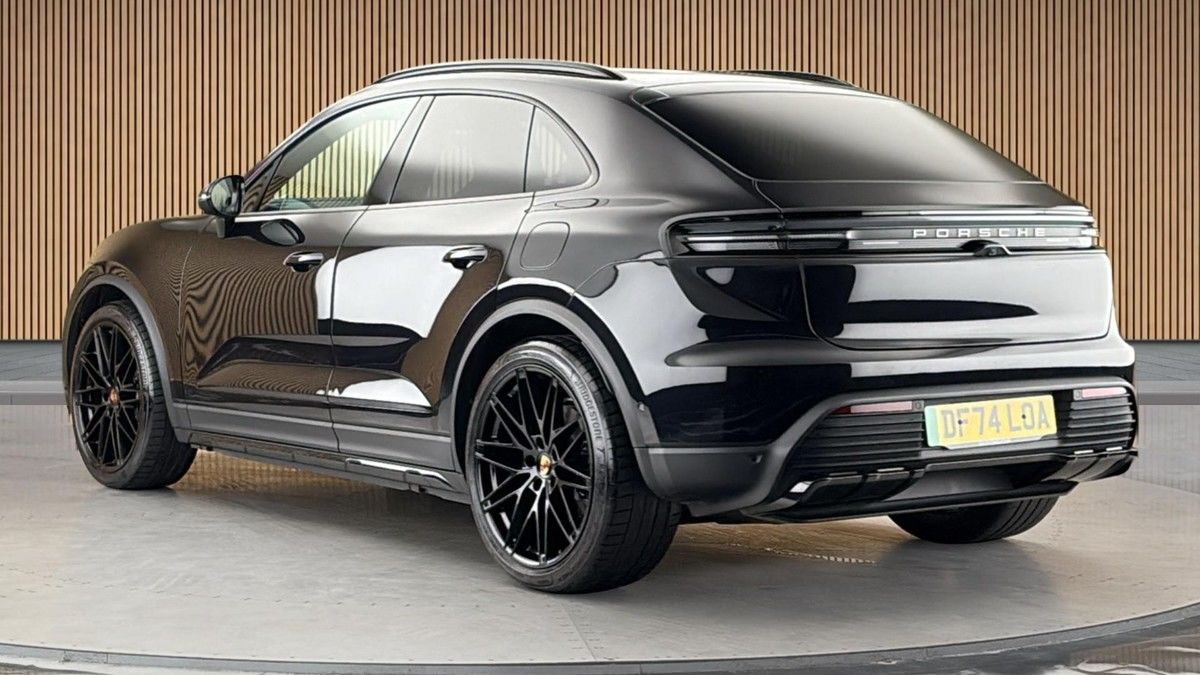 Porsche Macan Image 2