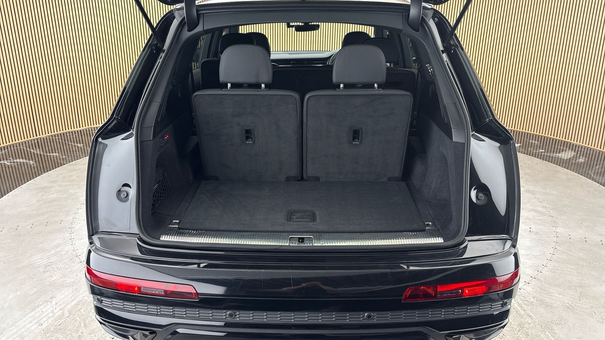 Audi Q7 Image 11