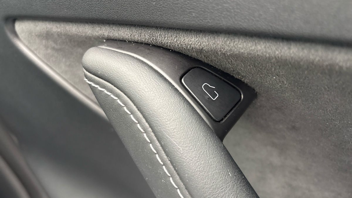 Tesla Model Y Image 27
