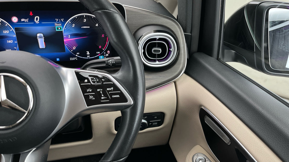 Mercedes-Benz V Class Image 14