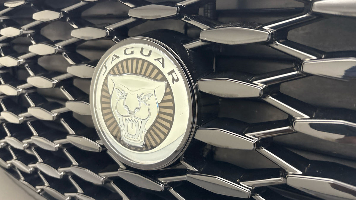 Jaguar E-PACE Image 24