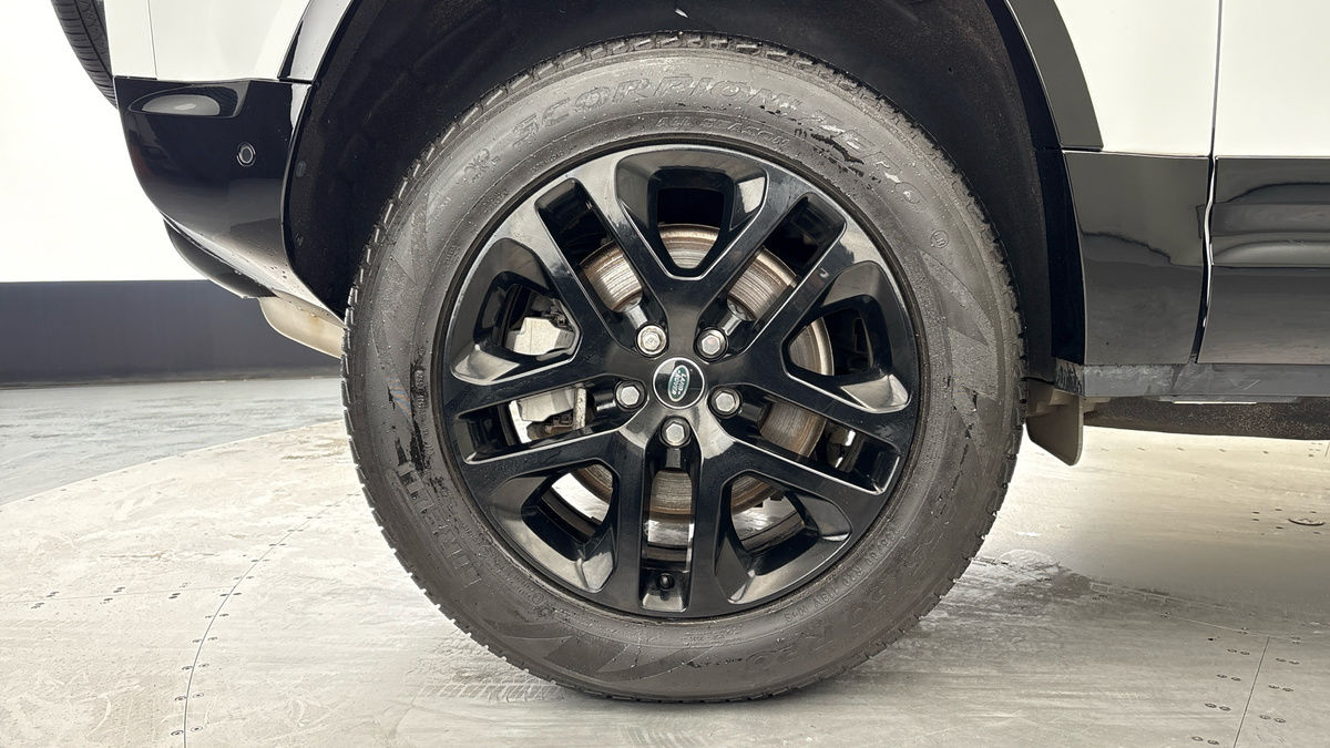 Land Rover Defender 90 Image 10