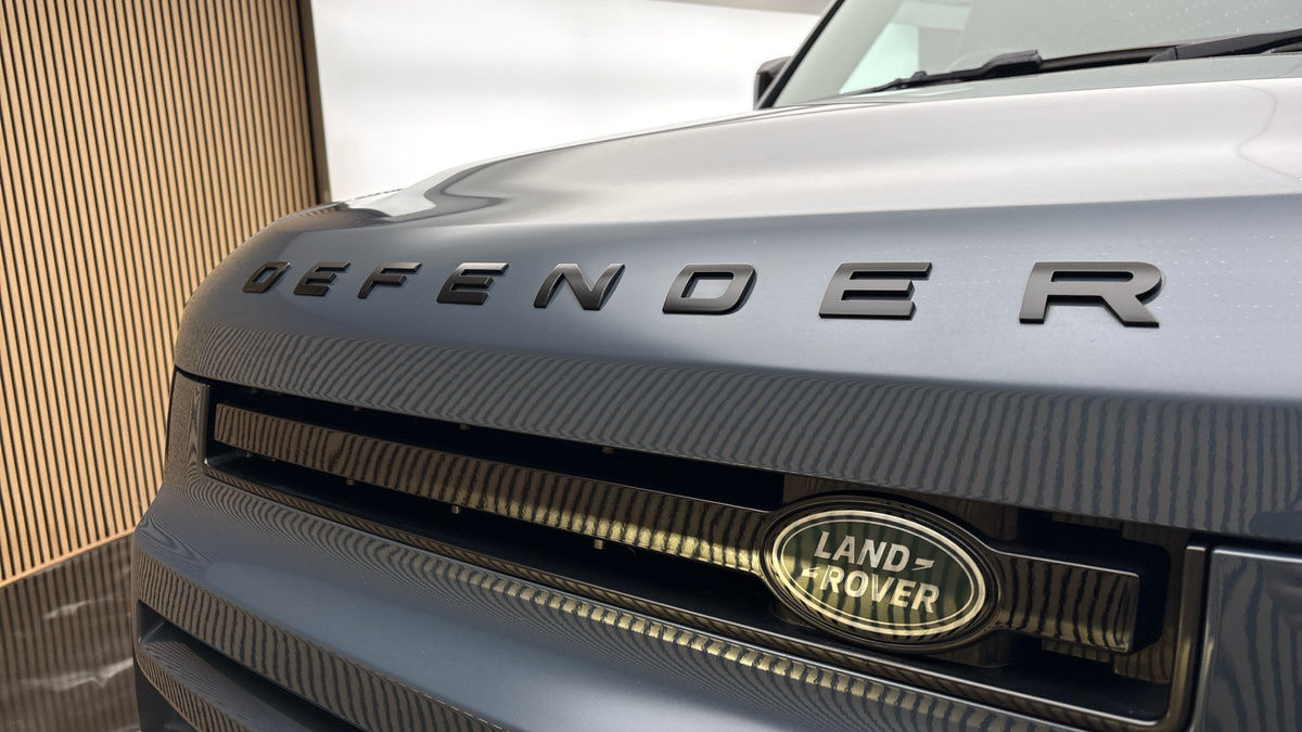 Land Rover Defender 110 Image 24