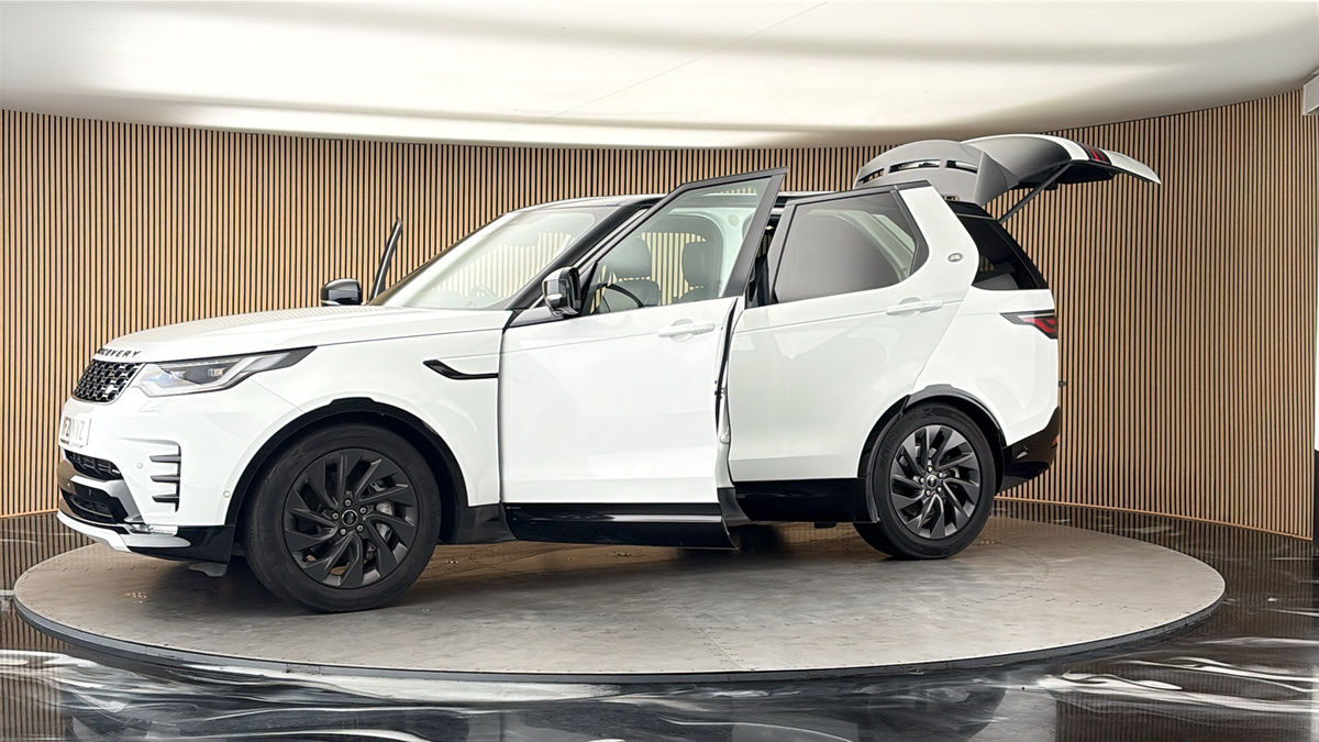 More views of Land Rover Discovery
