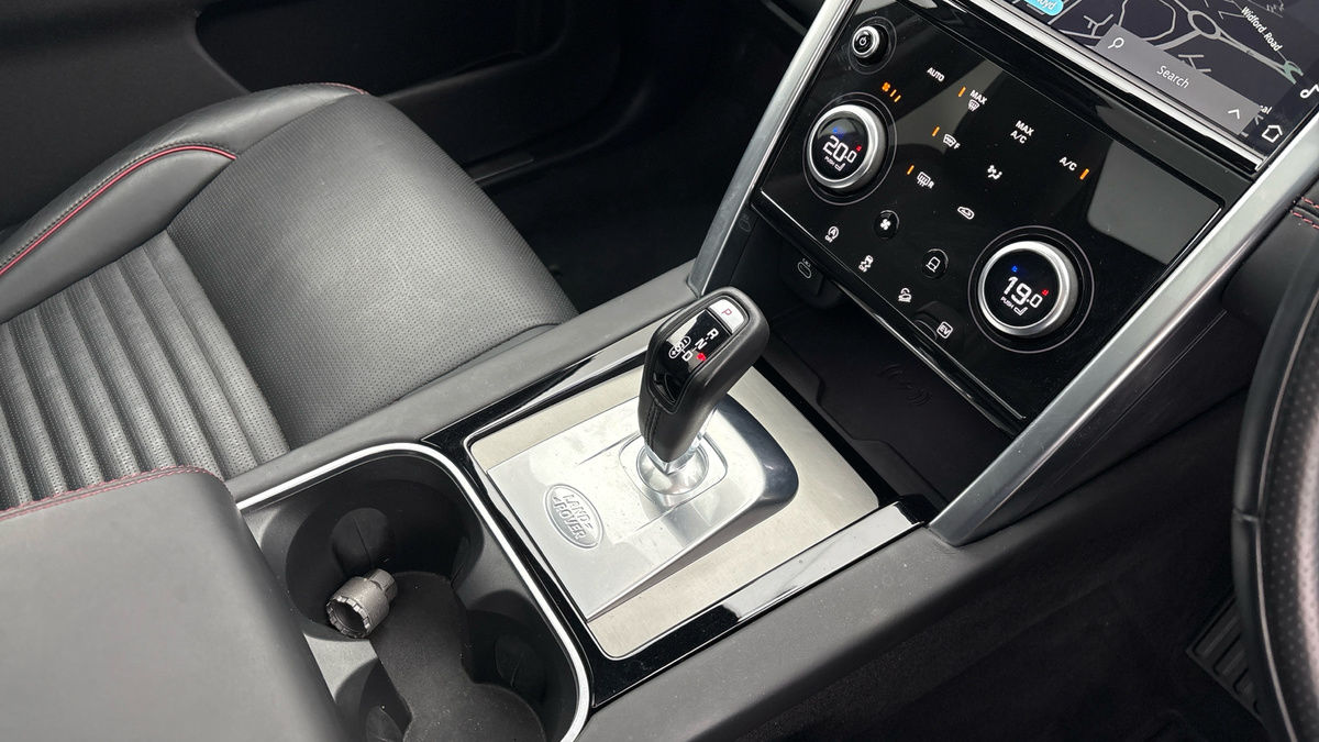 Land Rover Discovery Sport Image 18