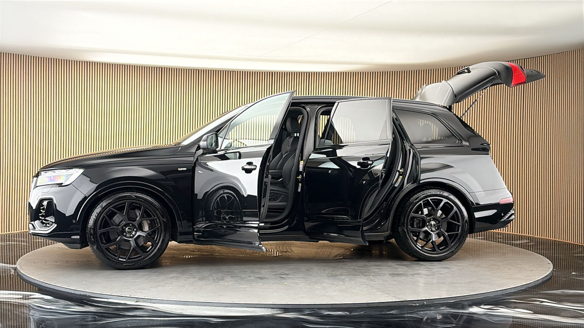 More views of Audi Q7