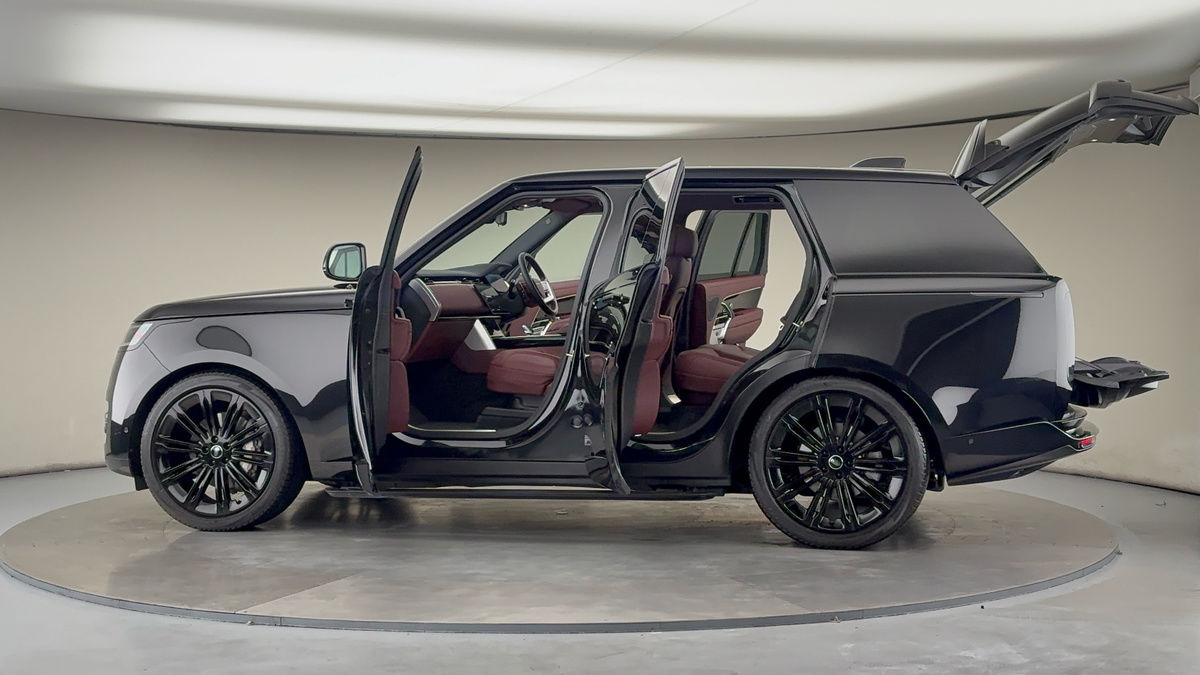 More views of Land Rover Range Rover