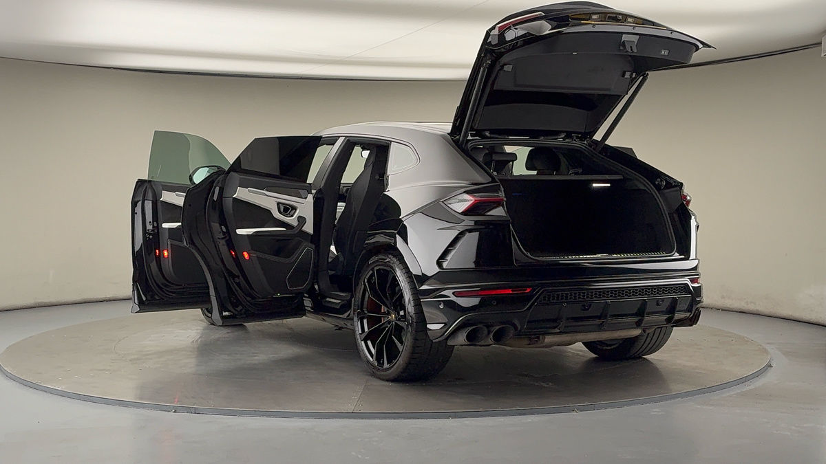 Lamborghini Urus Image 23