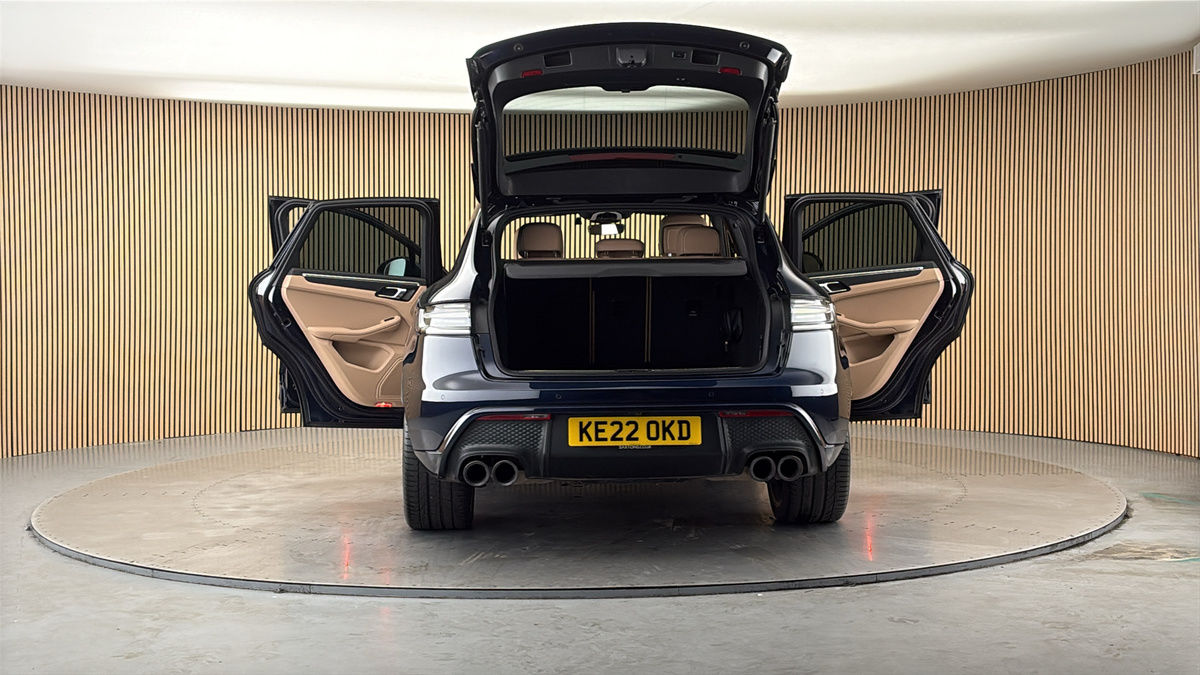 More views of Porsche Macan