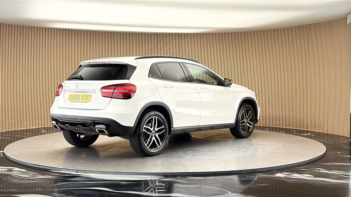 Mercedes-Benz GLA Image 21